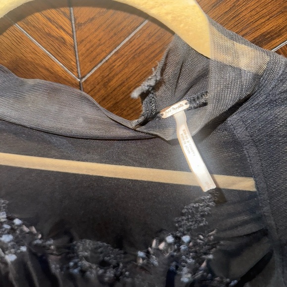 Free People Flowy Dressy Top w Lace/Mesh Inset size M - Picture 5 of 5